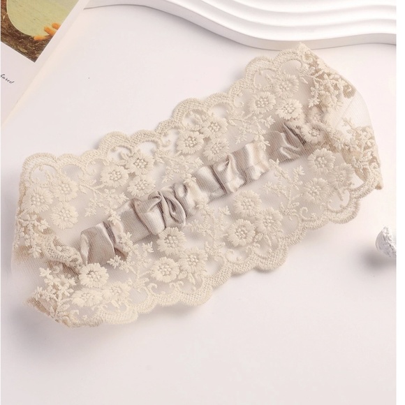 Boho Cream Floral Embroidered Stretchy Headband - Picture 4 of 7